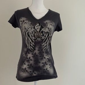 V-neck tapered T-shirt (Angel Wings)